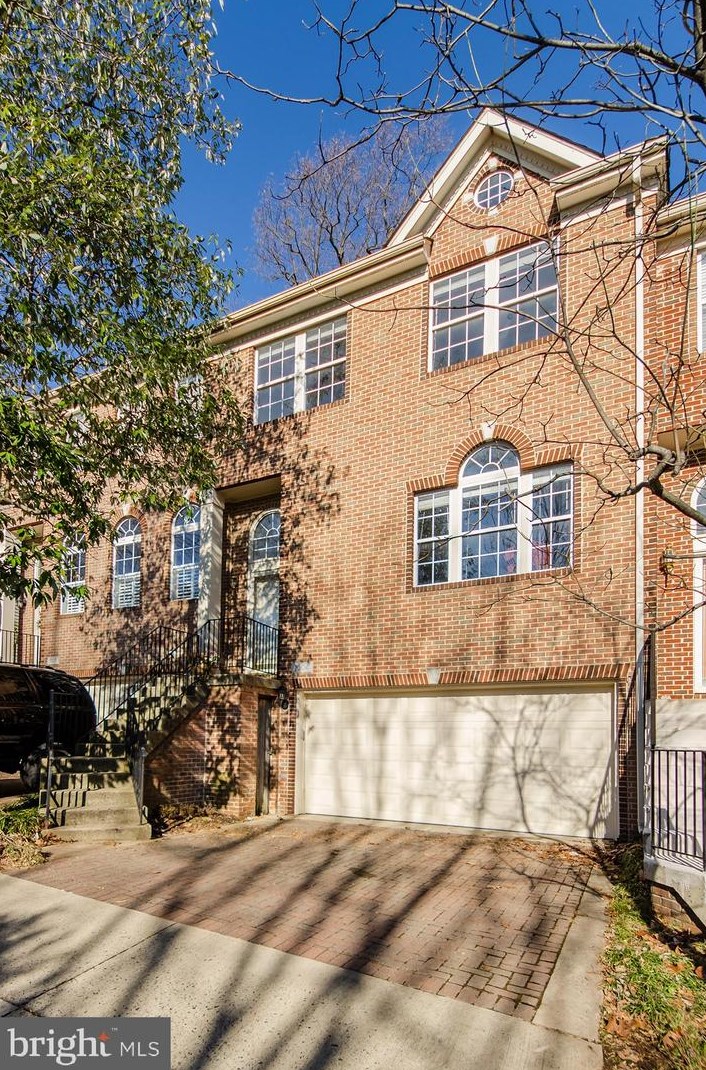 1304 S Washington St, Falls Church, VA 22046