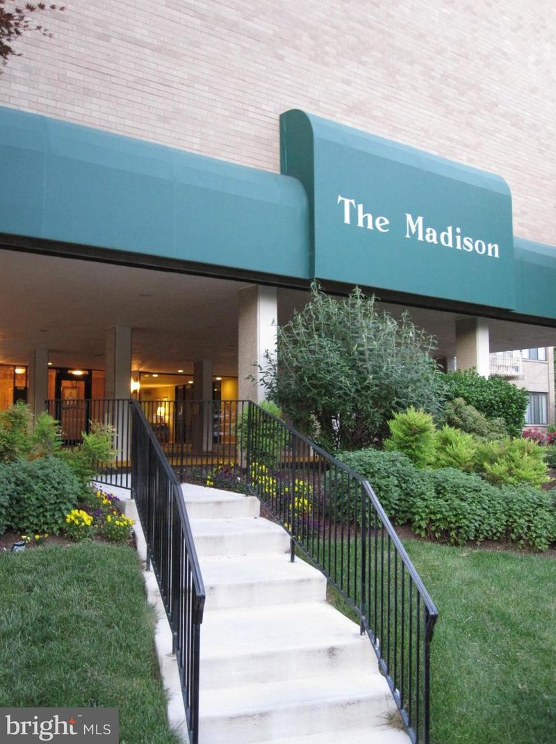 600 Roosevelt Blvd Apt 610, Falls Church, VA 22044