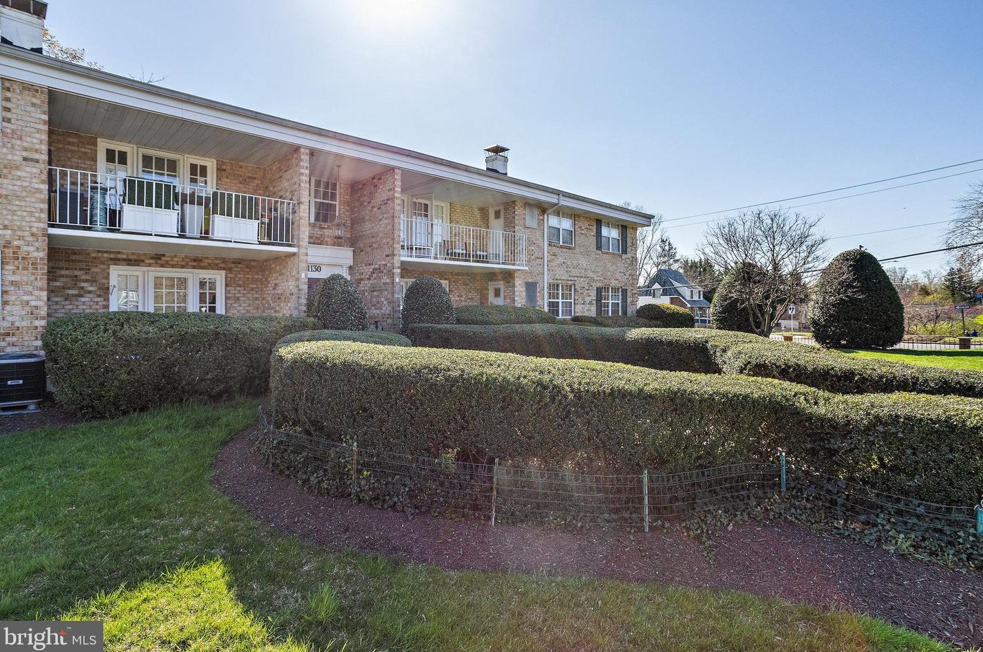 1130 S Washington St #103, Falls Church, VA 22046