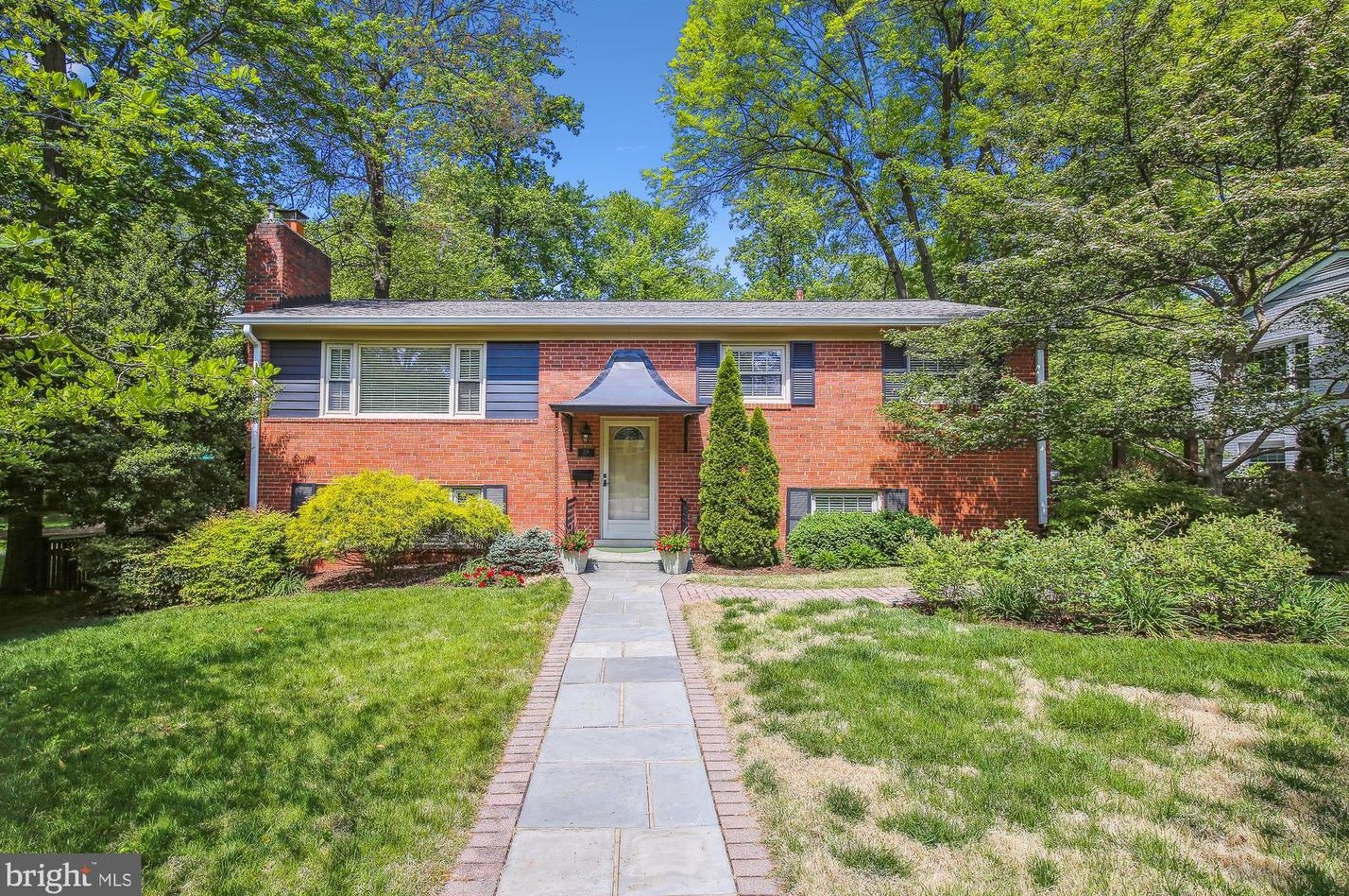 236 Irving St, Falls Church, VA 22046-3001