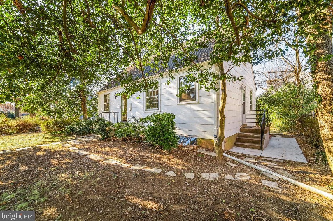 601 N Oak St, Falls Church, VA 22046
