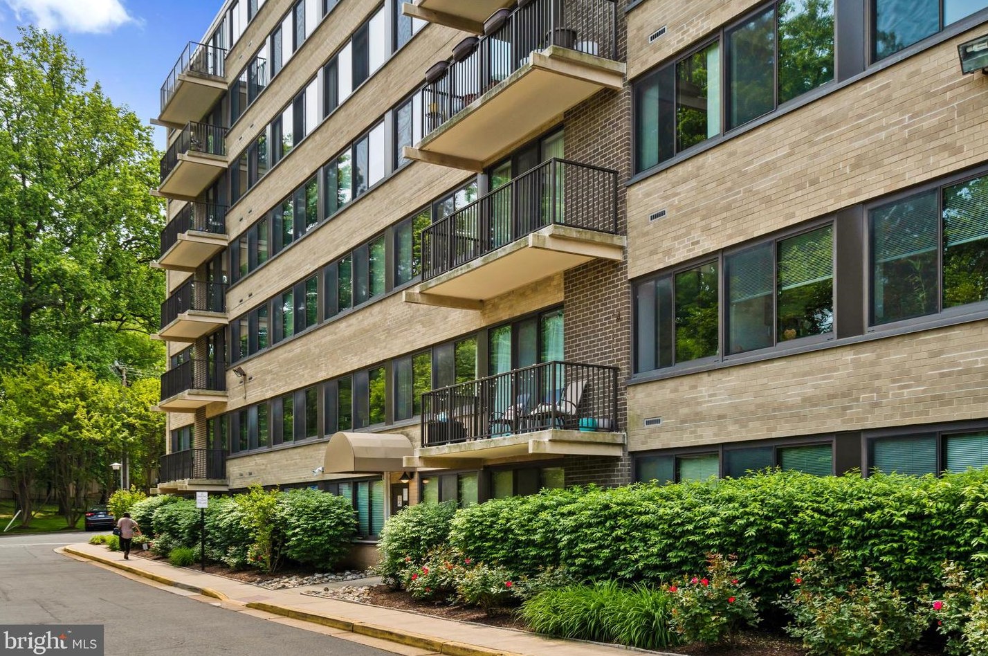 600 Roosevelt Blvd #608, Falls Church, VA 22044
