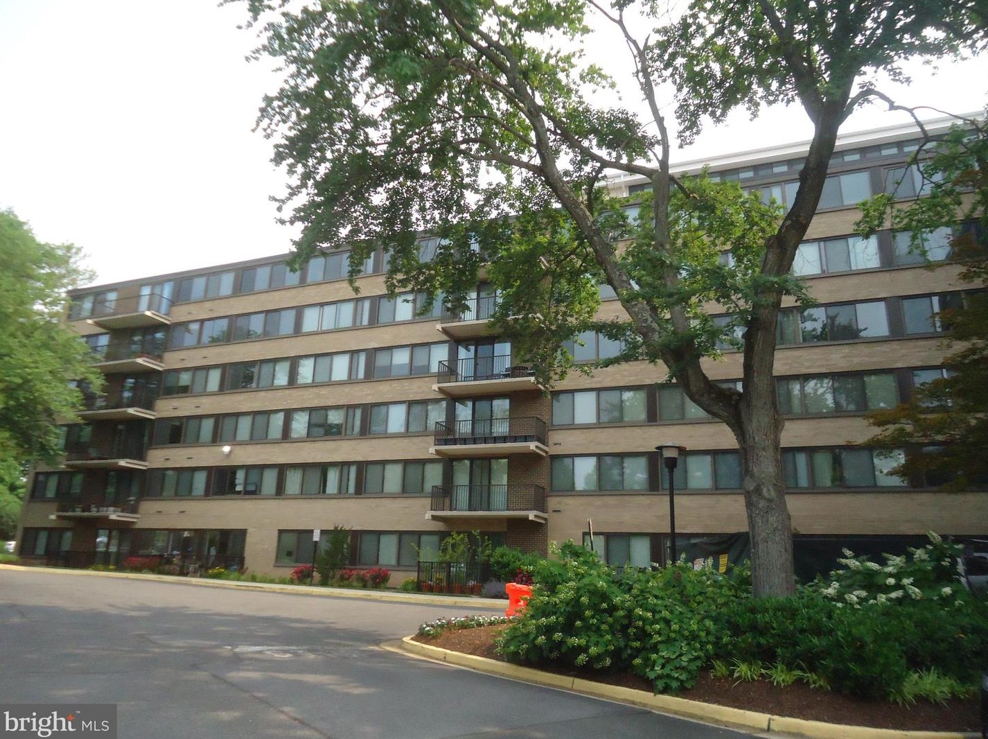 600 Roosevelt Blvd #409, Falls Church, VA 22044
