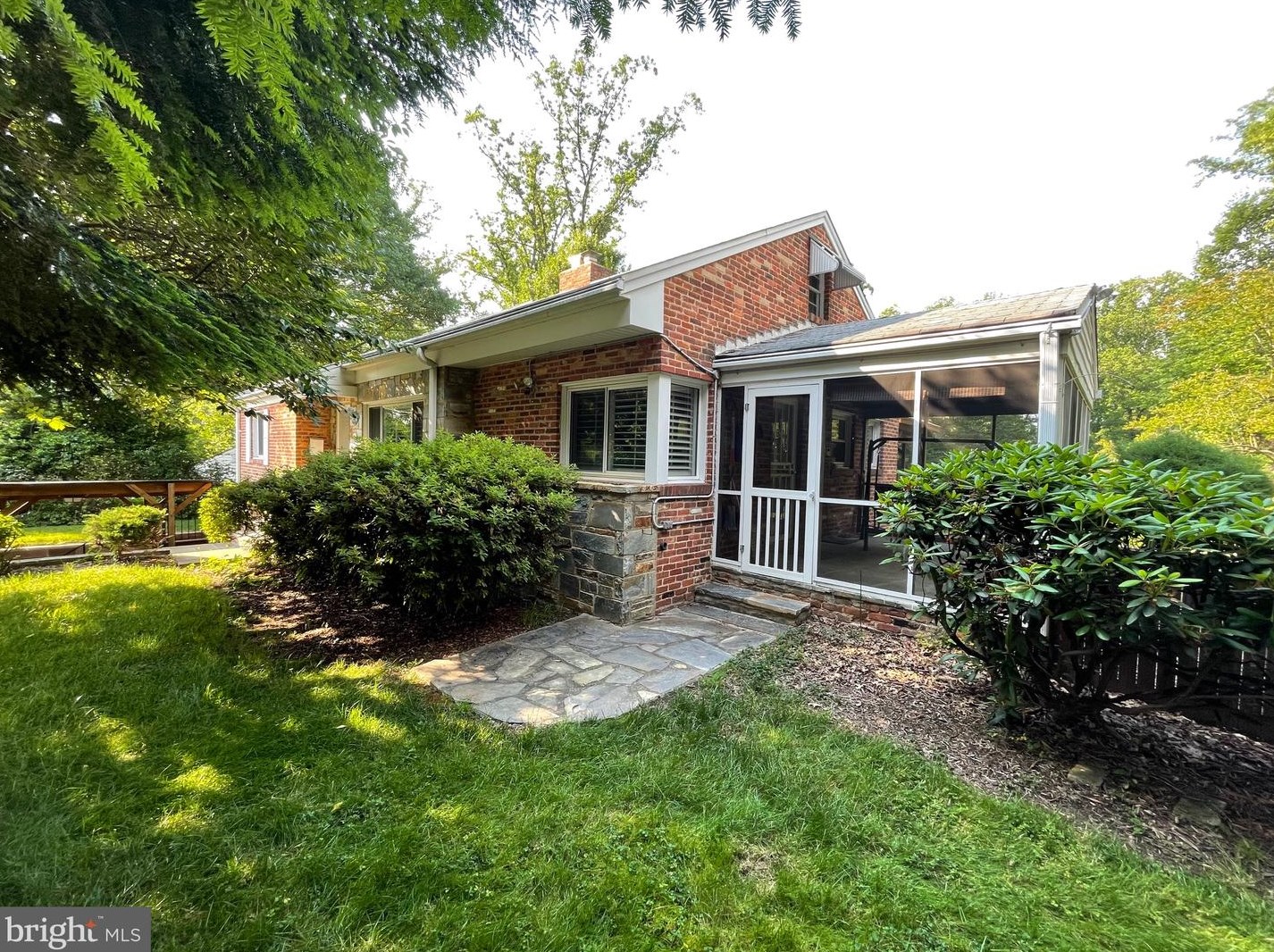 800 Ridge Pl, Falls Church, VA 22046