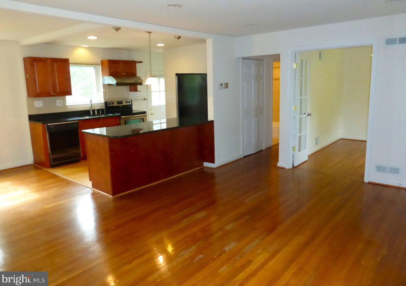 118 Falls Ave, Falls Church, VA 22046