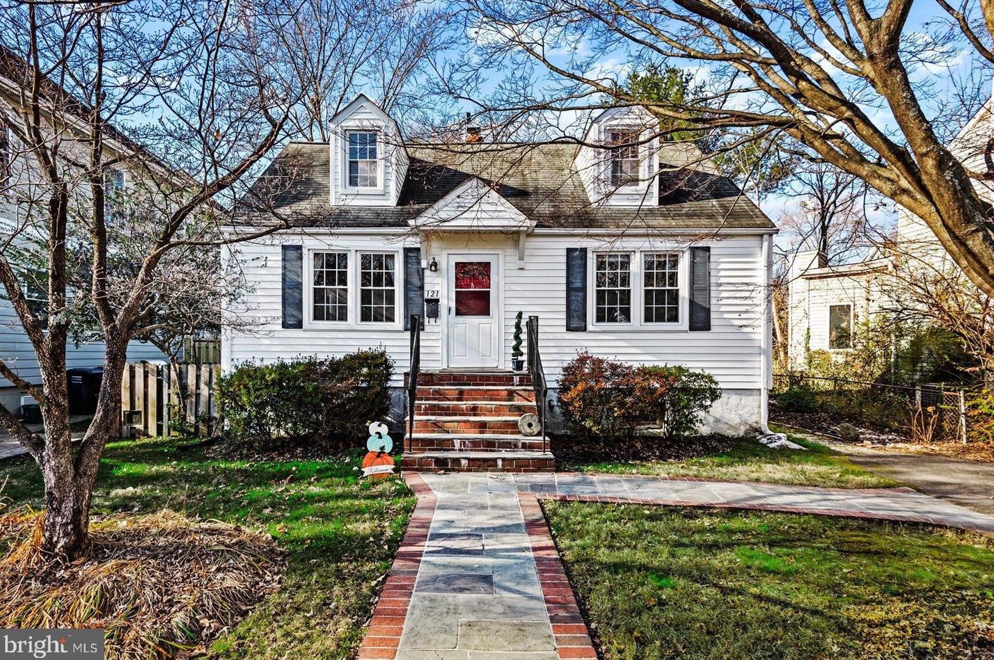 121 W Westmoreland Rd, Falls Church, VA 22046