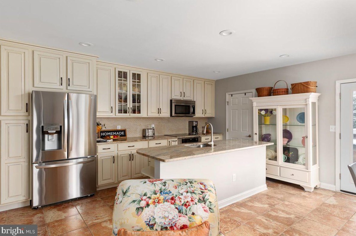 907 Lincoln Ave, Falls Church VA  22046-2512 exterior