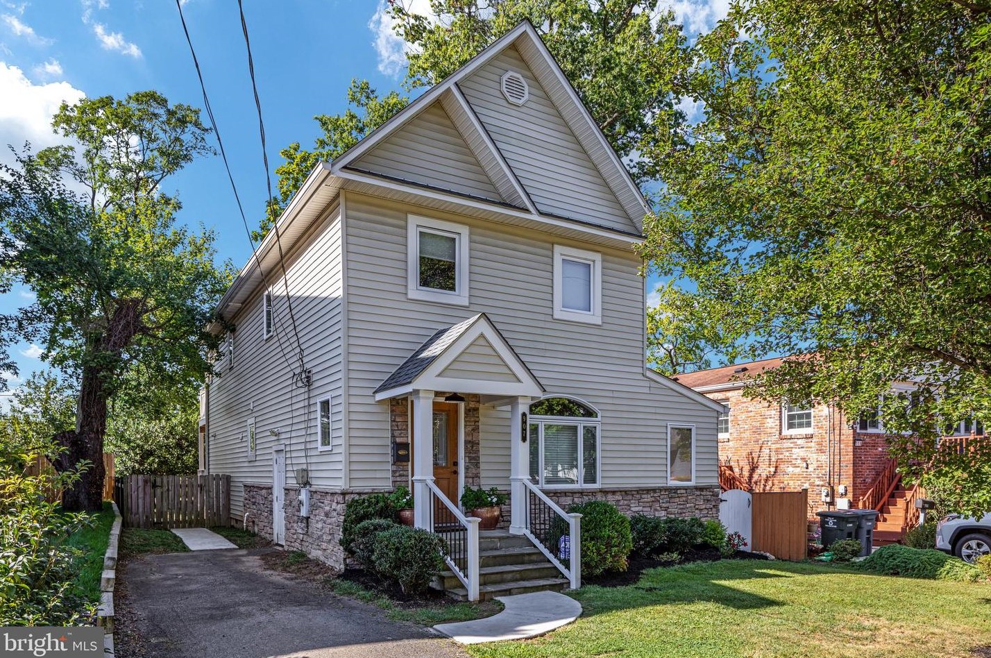 907 Lincoln Ave, Falls Church VA  22046-2512 exterior