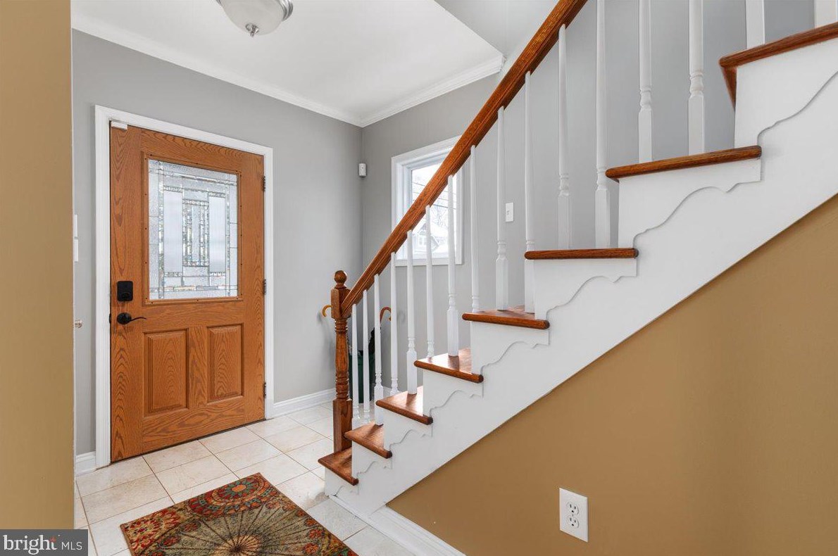 907 Lincoln Ave, Falls Church VA  22046-2512 exterior
