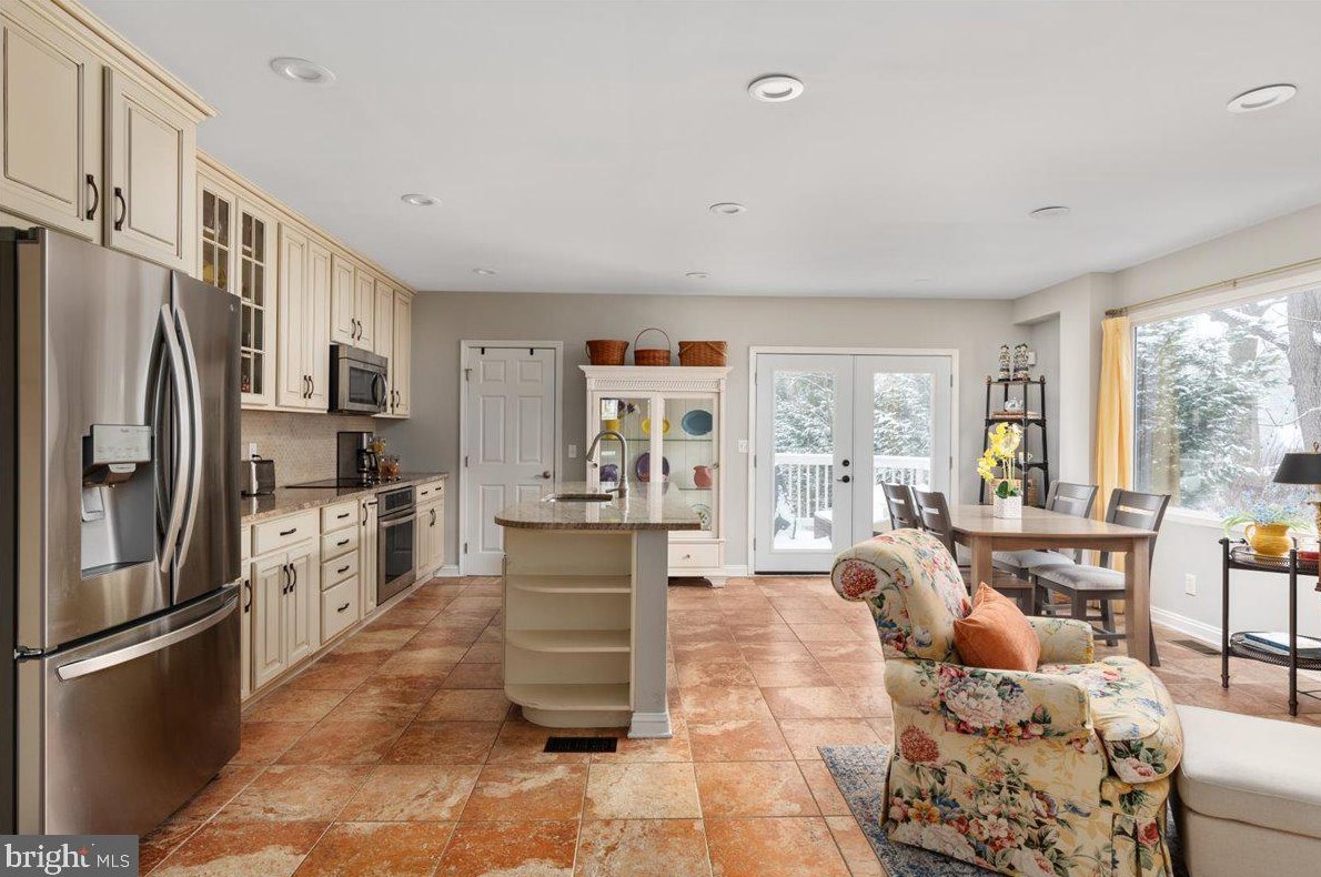 907 Lincoln Ave, Falls Church VA  22046-2512 exterior