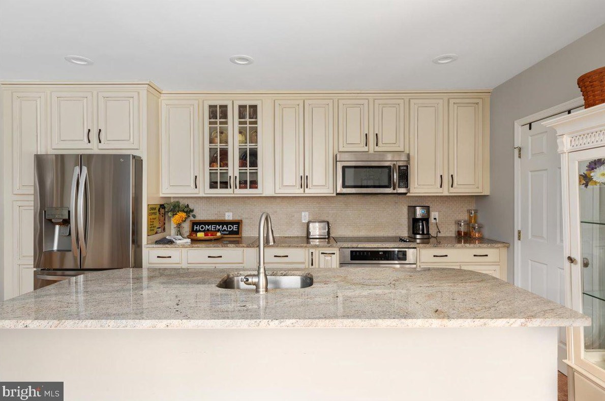 907 Lincoln Ave, Falls Church VA  22046-2512 exterior