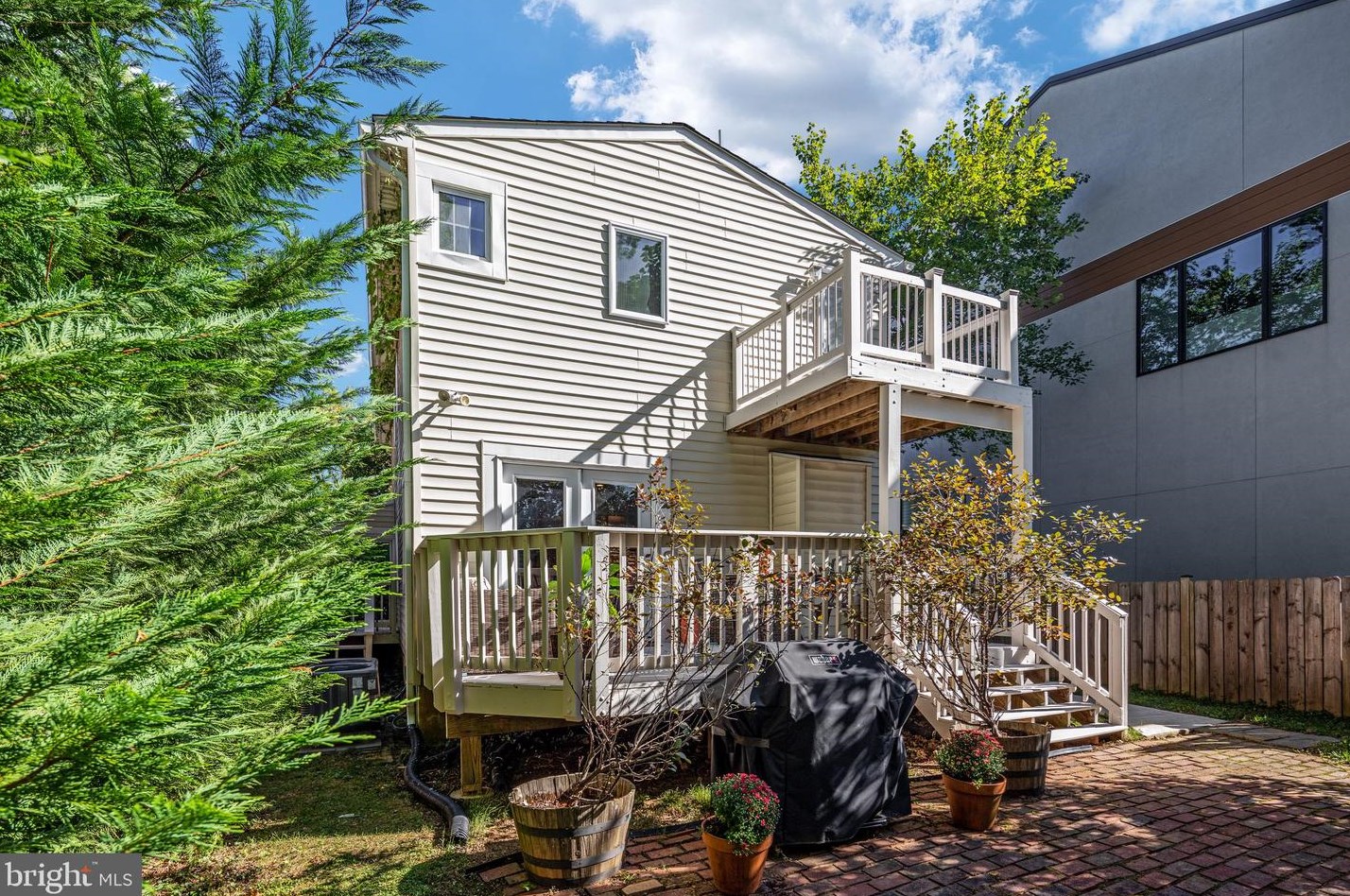 907 Lincoln Ave, Falls Church VA  22046-2512 exterior