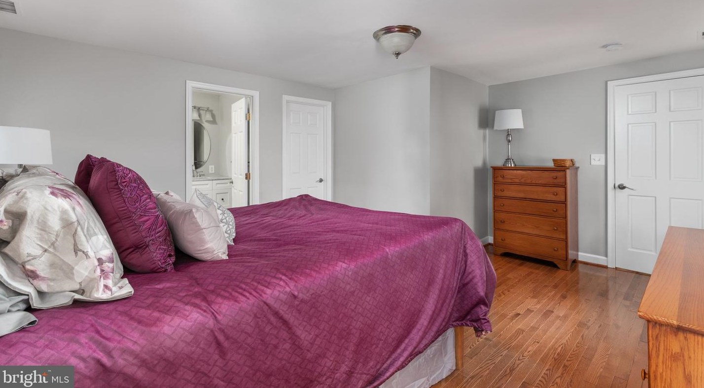 907 Lincoln Ave, Falls Church VA  22046-2512 exterior