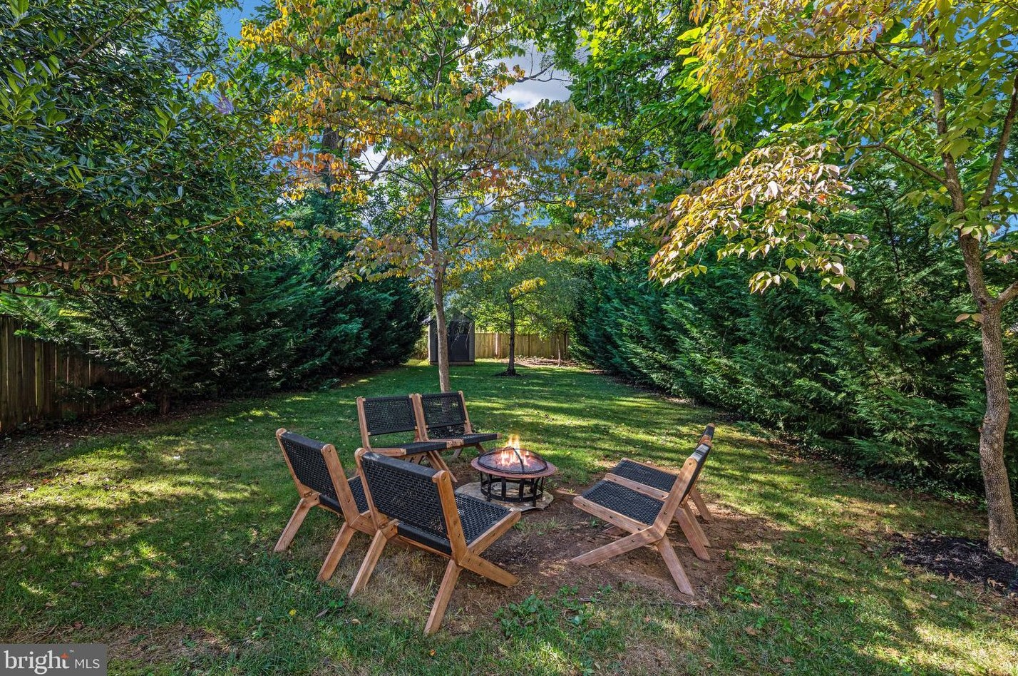 907 Lincoln Ave, Falls Church VA  22046-2512 exterior