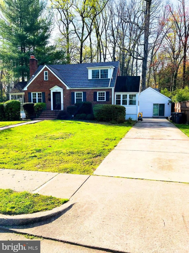 601 Timber Ln, Falls Church, VA 22046-3830