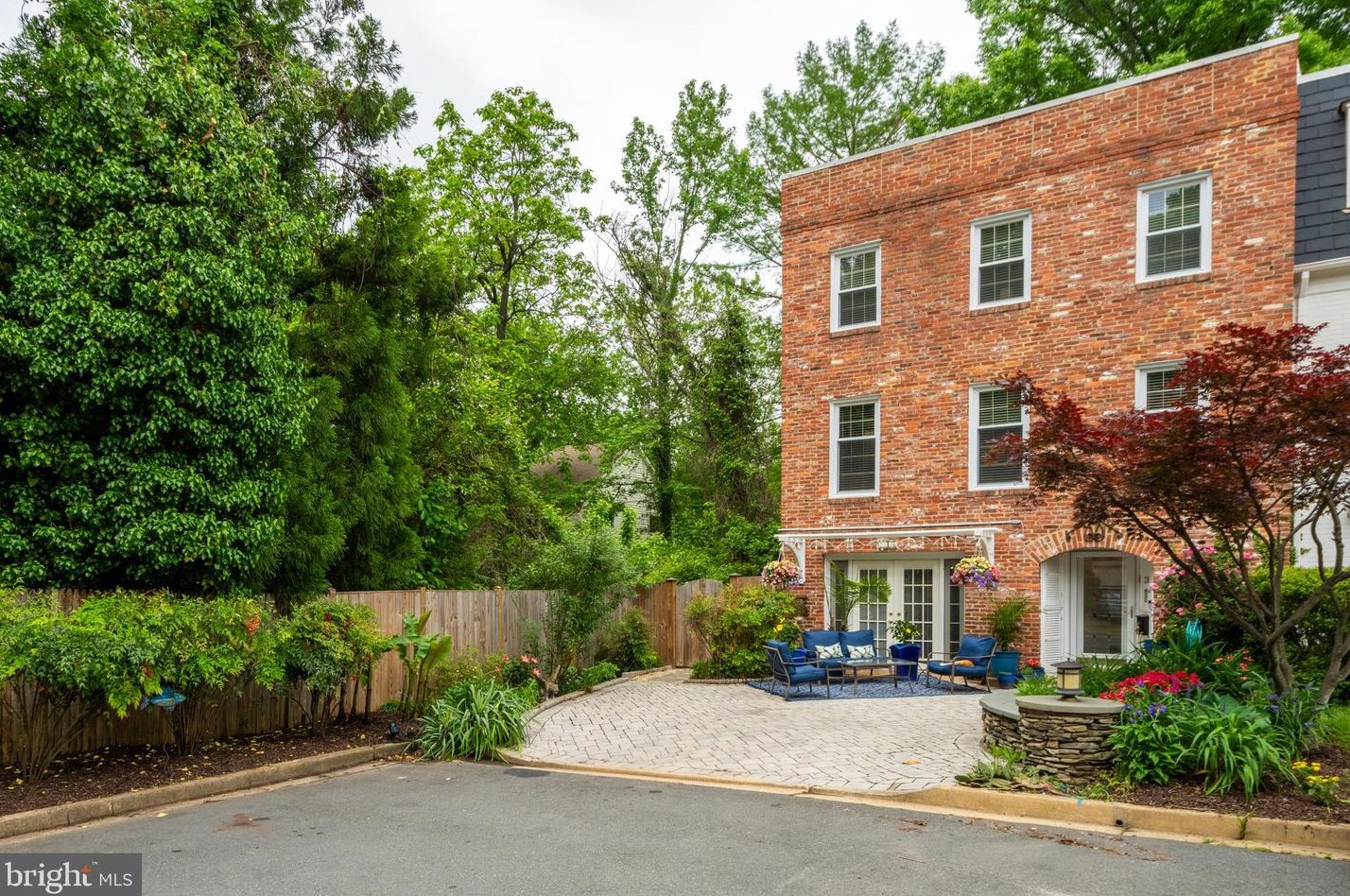 218 James Thurber Ct, Falls Church, VA 22046