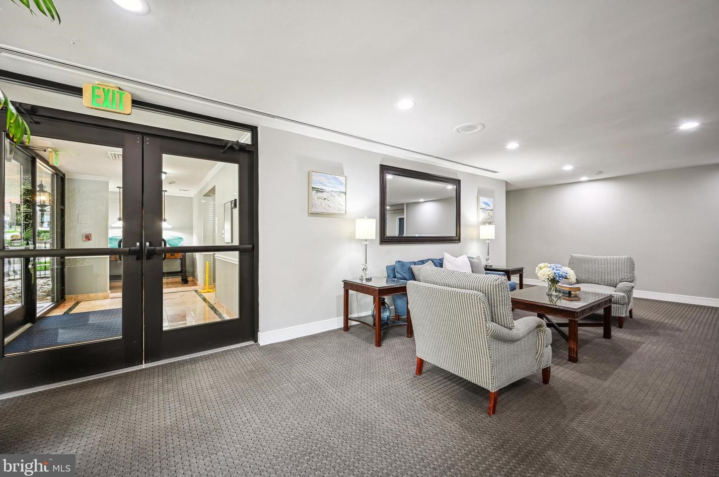 600 Roosevelt Blvd #512, Falls Church, VA 22044