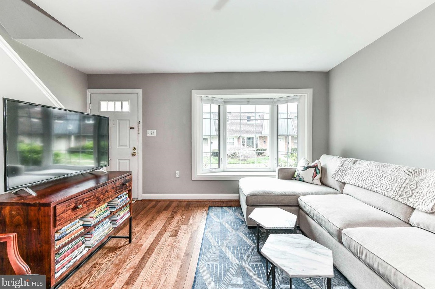 437 Hampton Ct, Falls Church, VA 22046