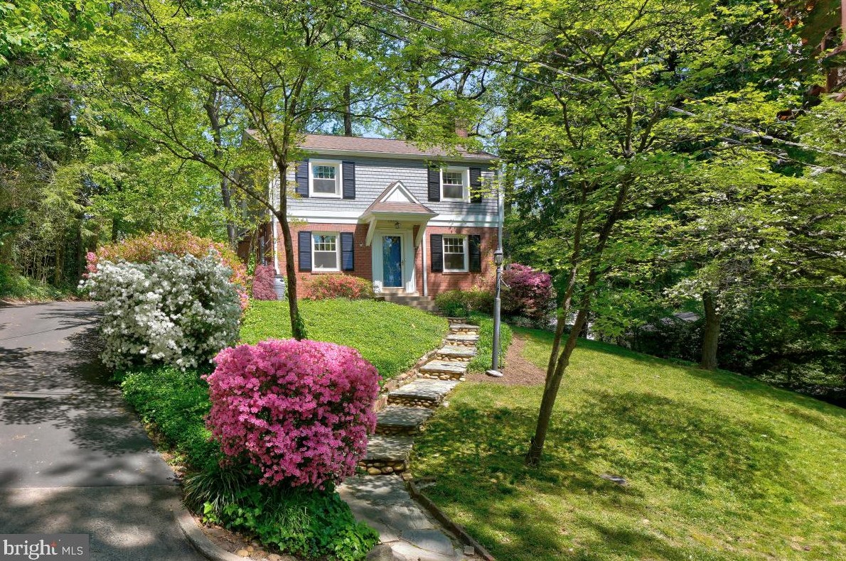 1310 Tracy Pl, Falls Church, VA 22046