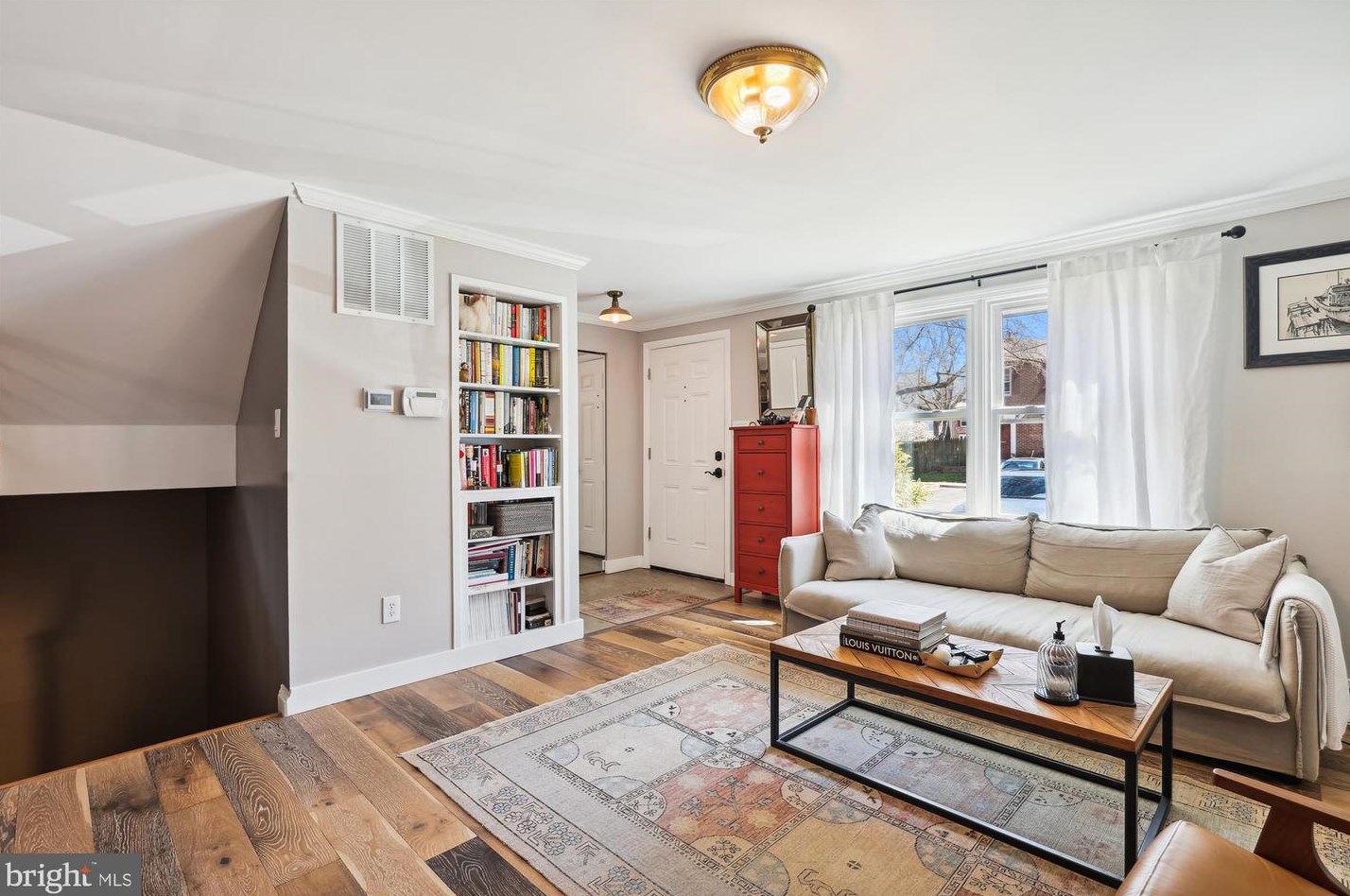 367 Gundry Dr, Falls Church VA  22046-4119 exterior