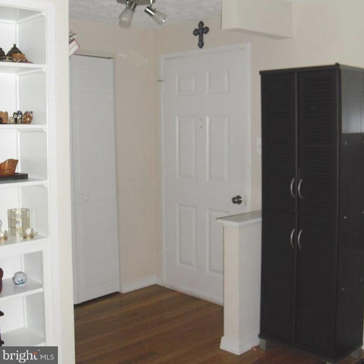 280 Gundry Dr, Falls Church, VA 22046