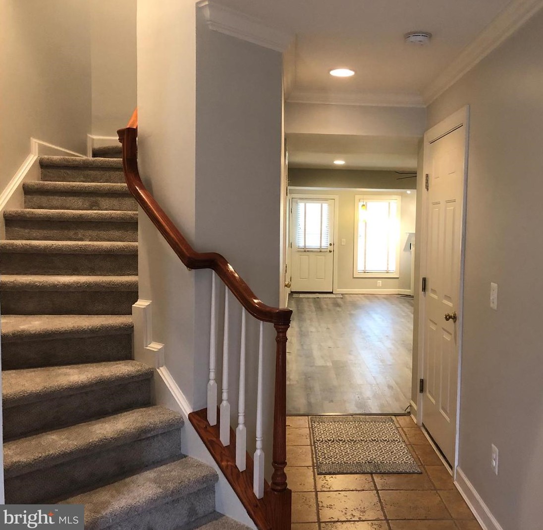 1045 Hotchkiss Pl, Fredericksburg, VA 22401