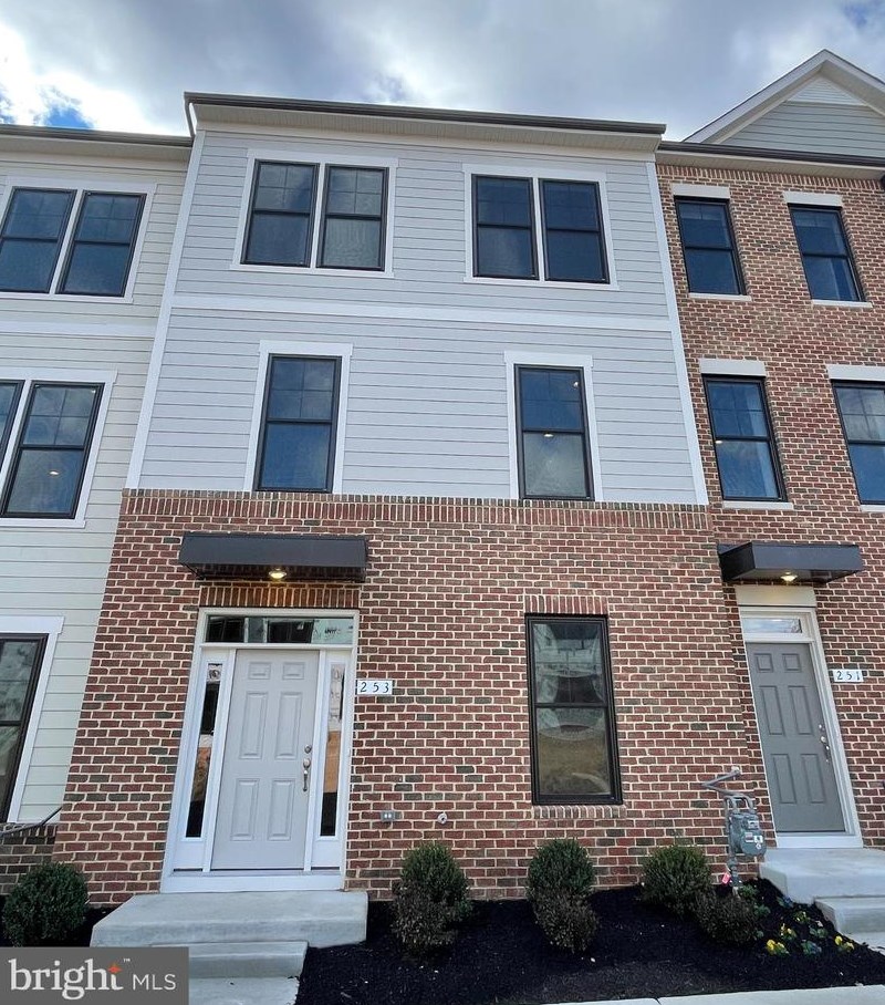 253 Willis St, Fredericksburg, VA 22401