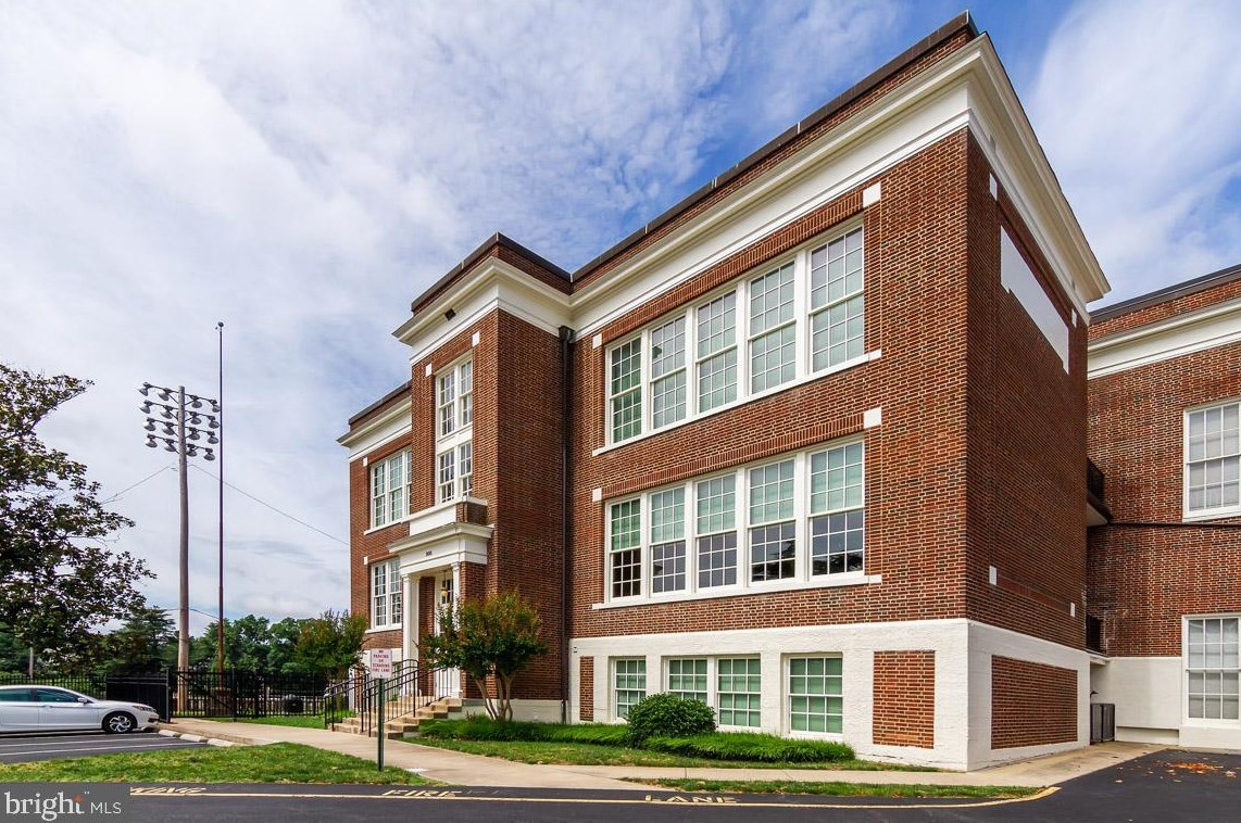 900 Barton St Unit 307, Fredericksburg, VA 22401