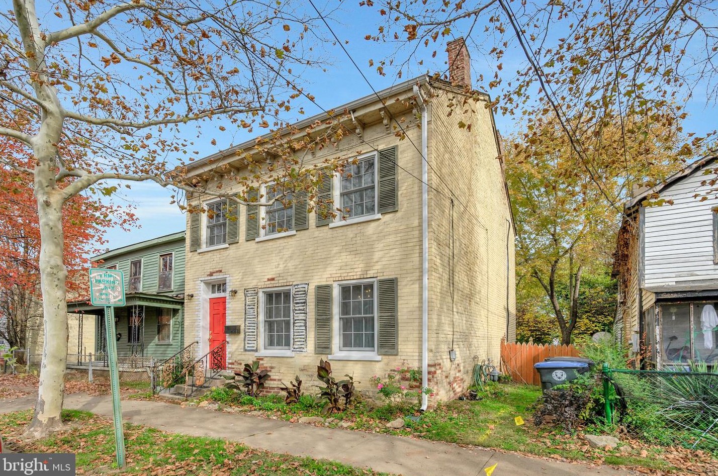 305 Prince Edward St, Fredericksburg, VA 22401