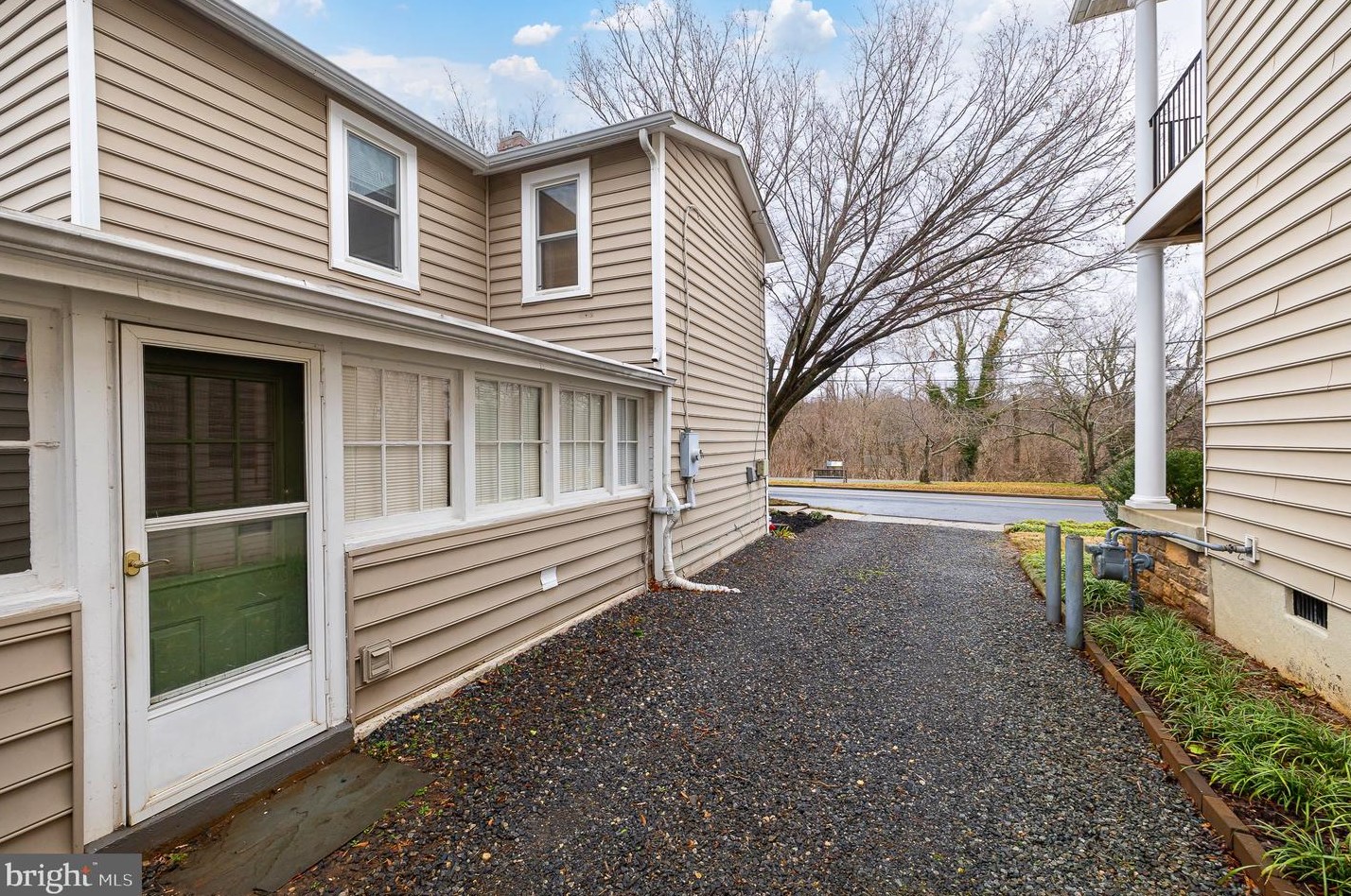 2622 Caroline St, Fredericksburg VA  22401-3229 exterior