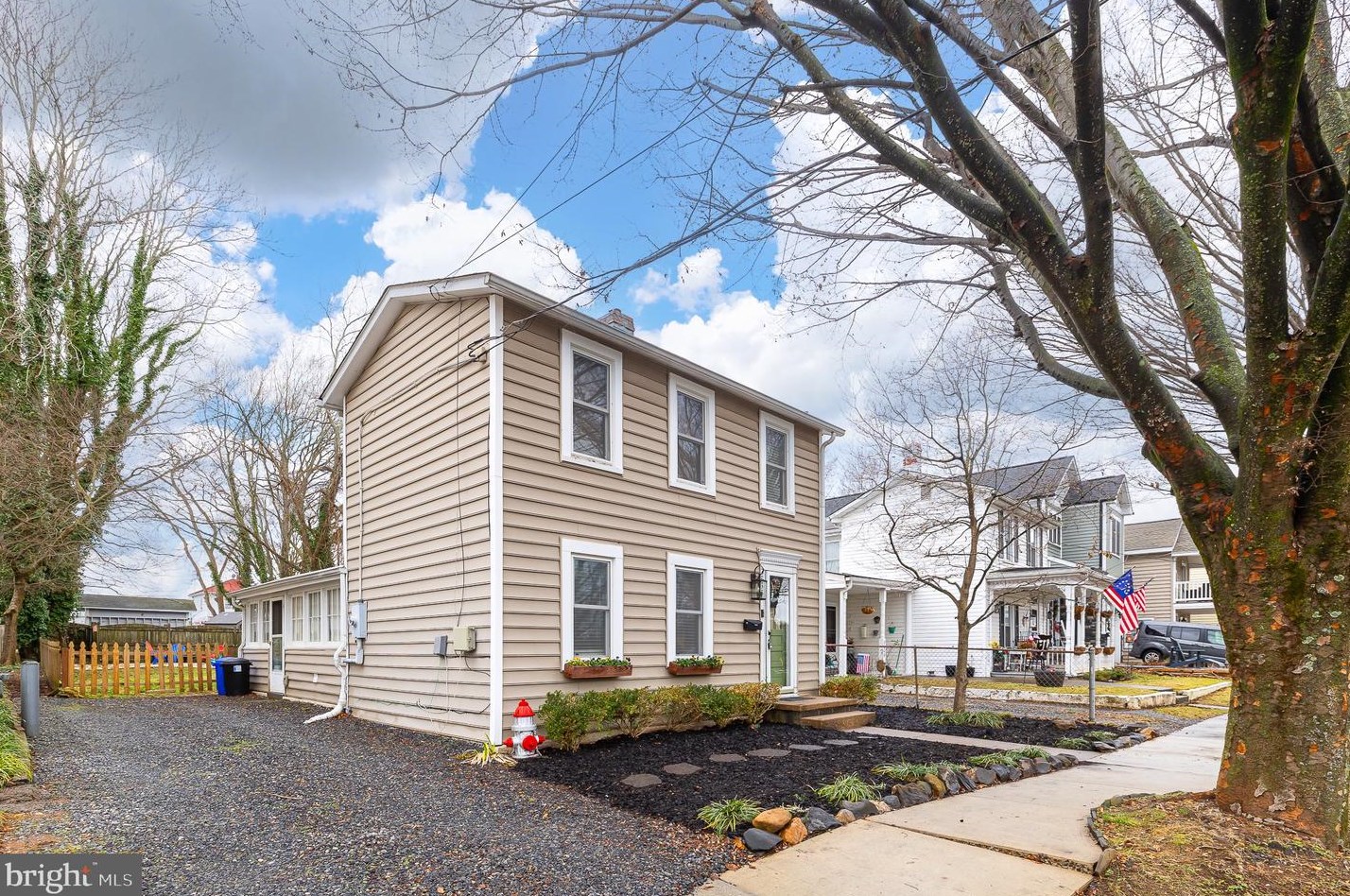 2622 Caroline St, Fredericksburg VA  22401-3229 exterior