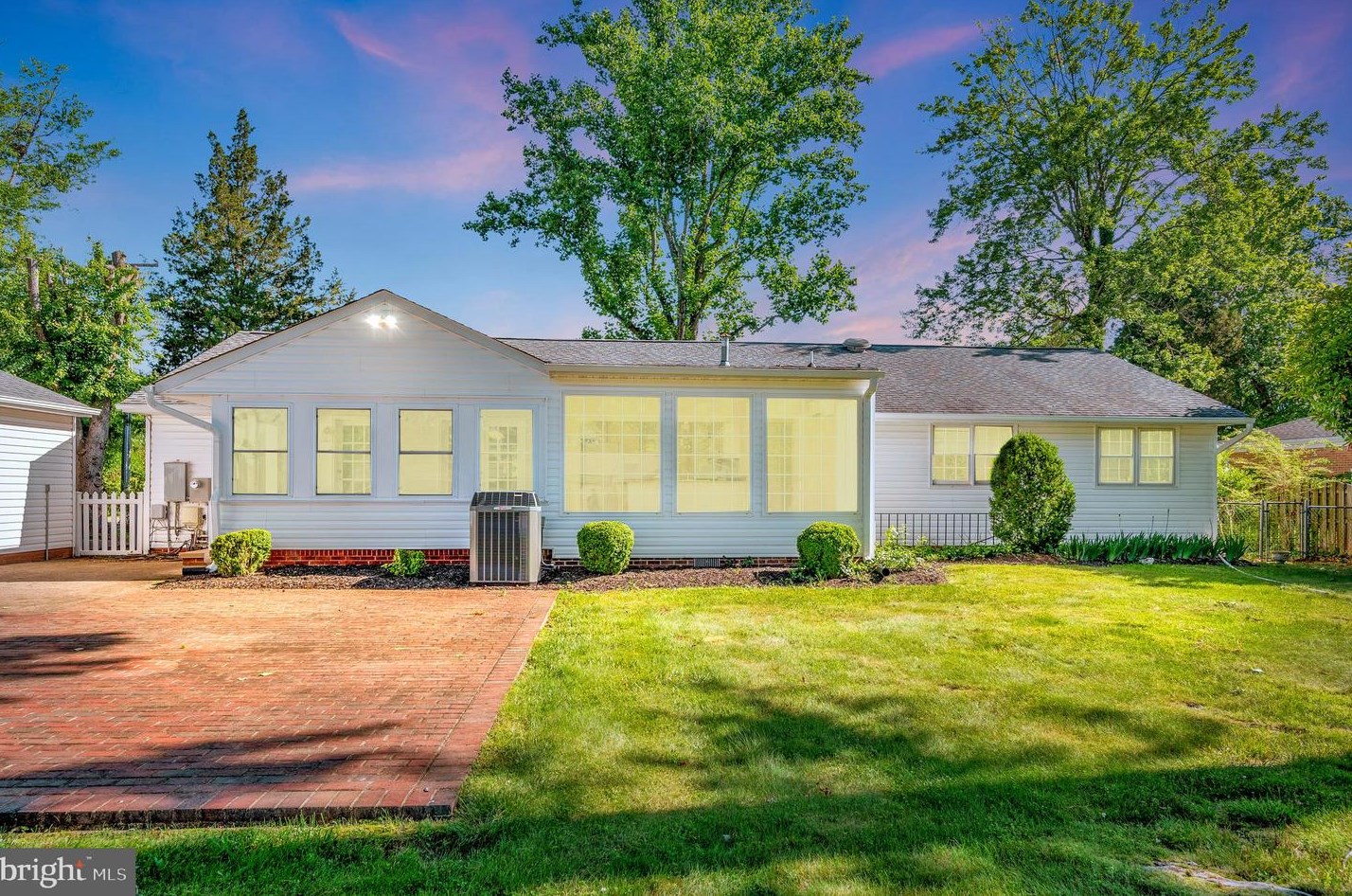 1732 Beverly Dr, Fredericksburg, VA 22401