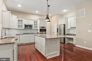 1019 E Kensington Cir, Fredericksburg, VA 22401 - Photo 10