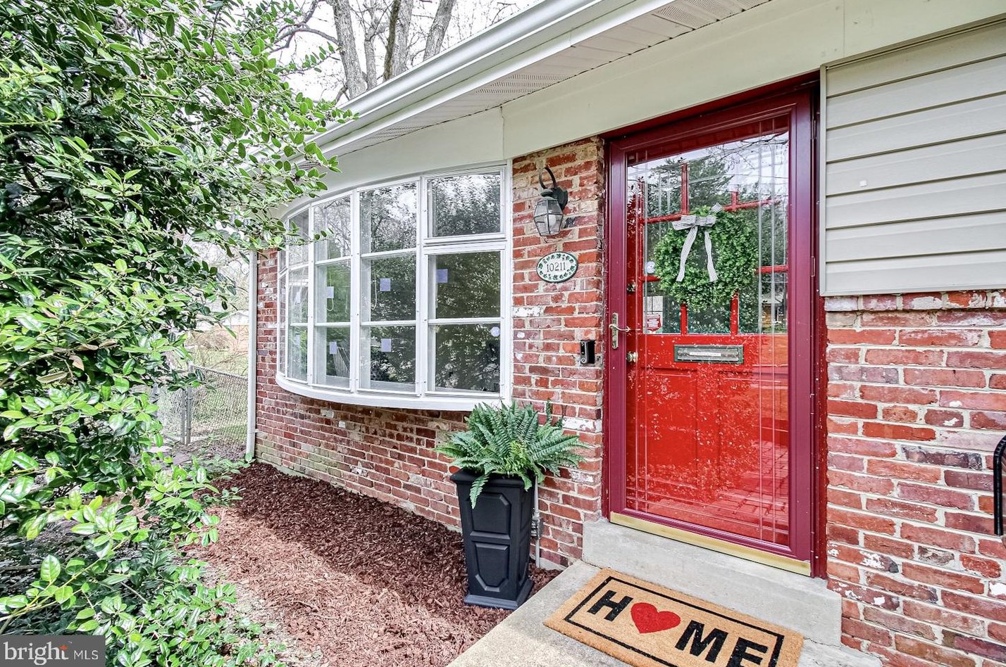 10211 Forest Ave, Fairfax, VA 22030-3527