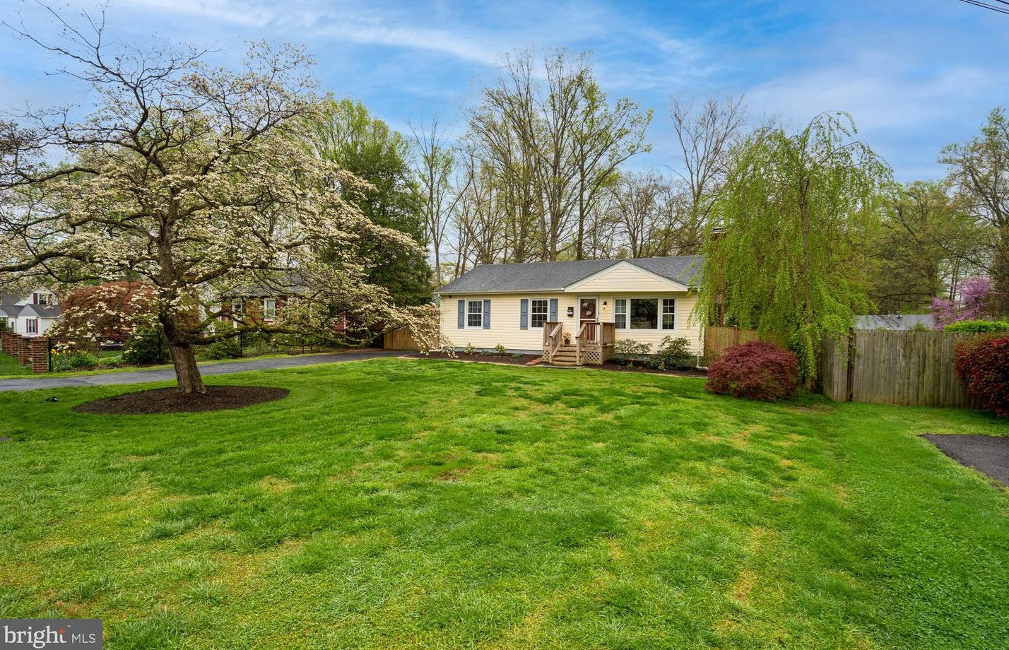 10727 Scott Dr, Fairfax, VA 22030-3022