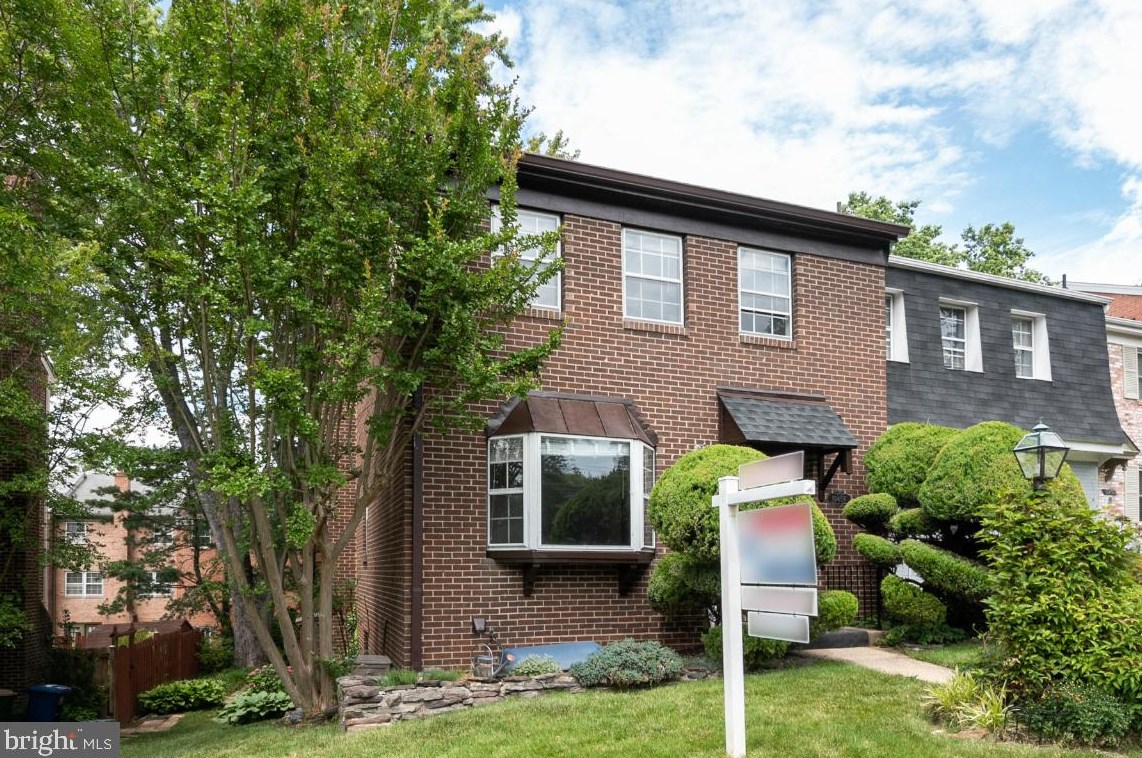 10454 Armstrong St, Fairfax, VA 22030-3616
