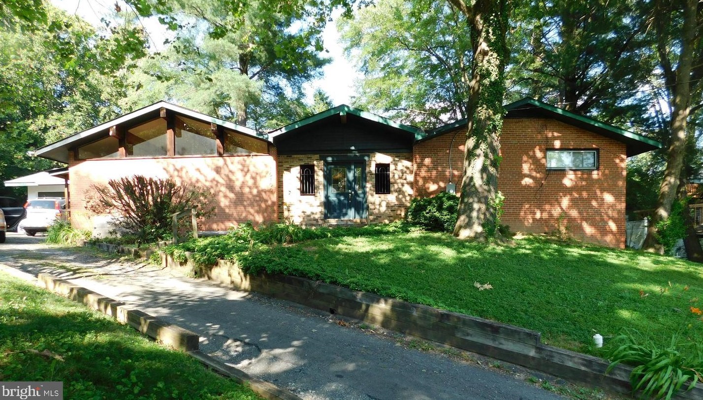 10100 Capeway Ct, Fairfax, VA 22030-2010