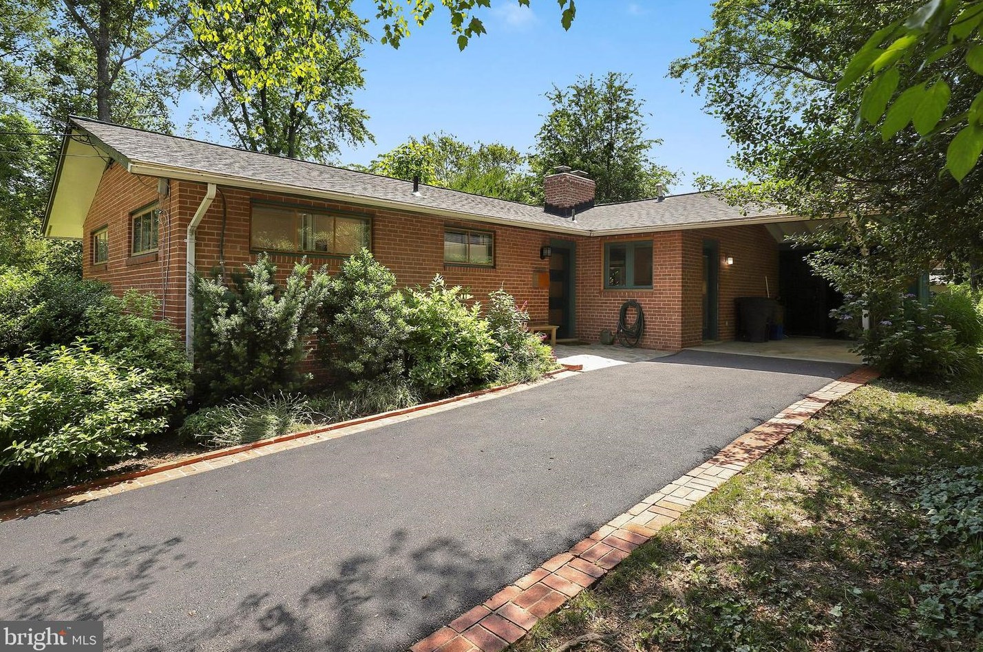 10008 Morningside Ct, Fairfax, VA 22030-2021