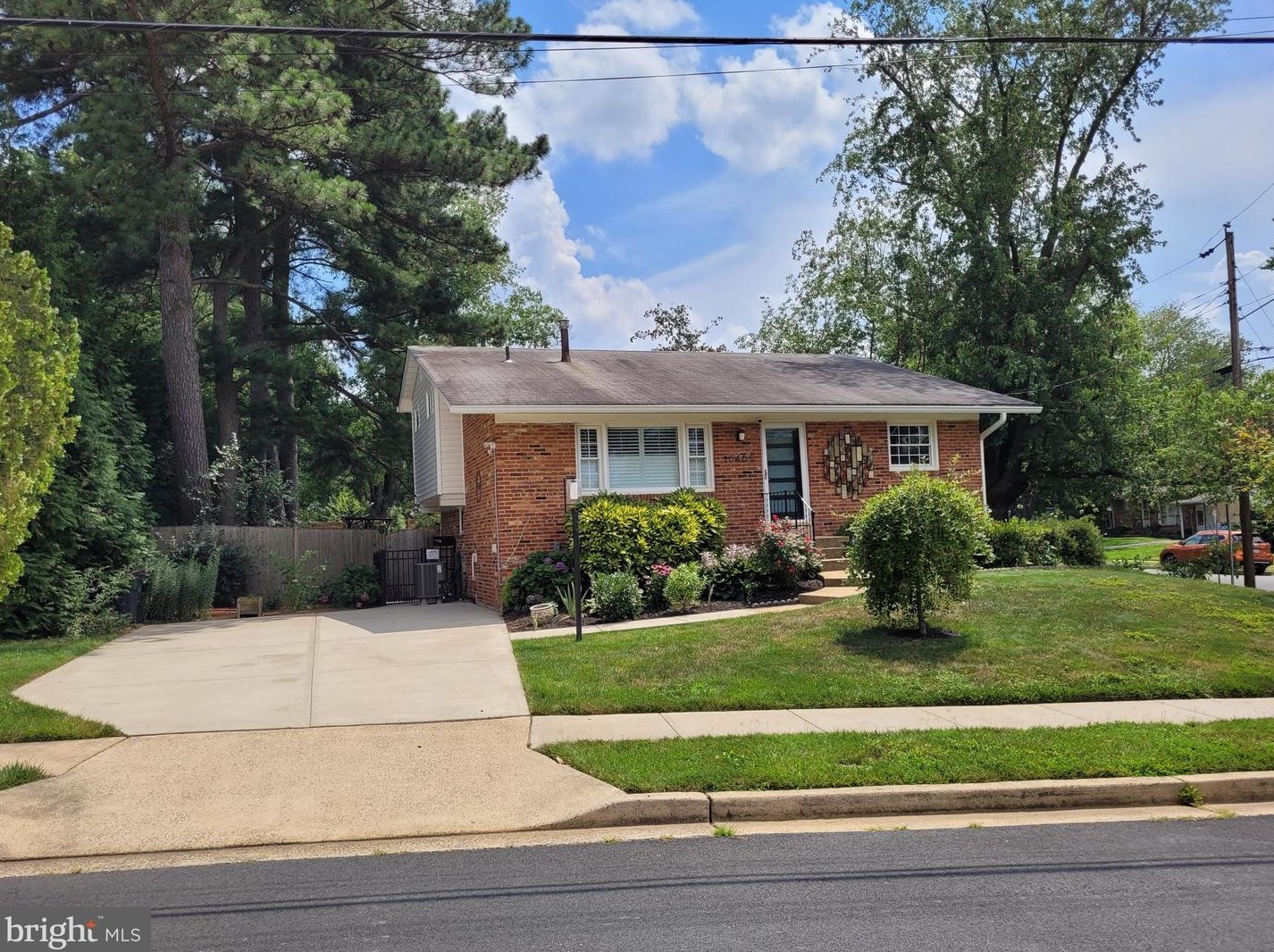 10405 Cleveland St, Fairfax, VA 22030-3601