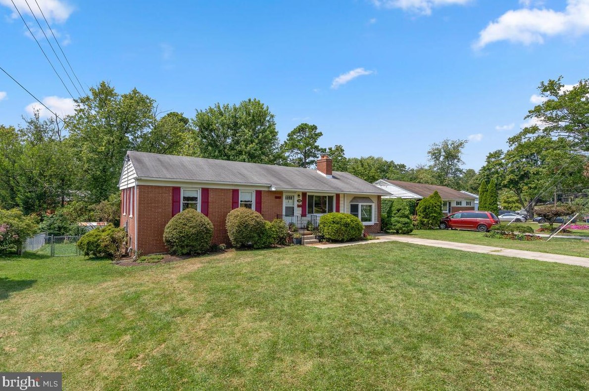 10917 Fairchester Dr, Fairfax, VA 22030-4833
