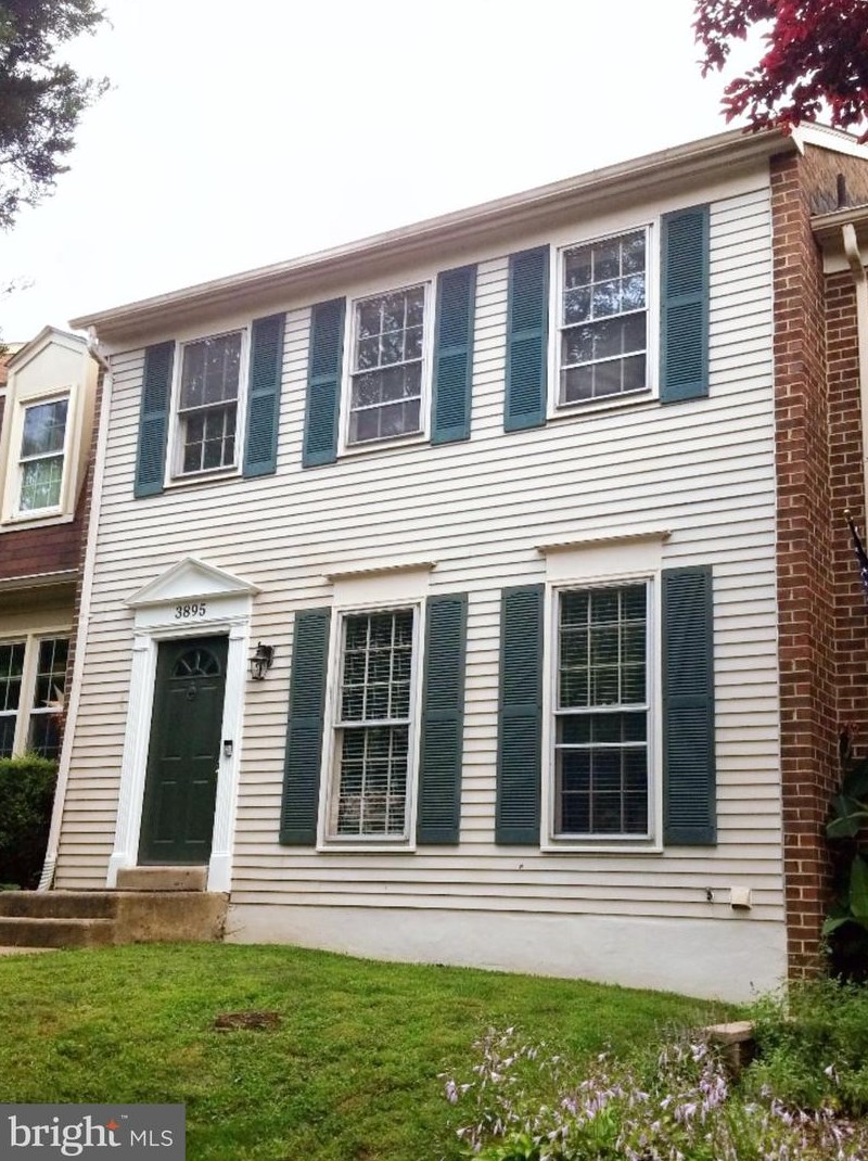 3895 Bradwater St, Fairfax, VA 22031