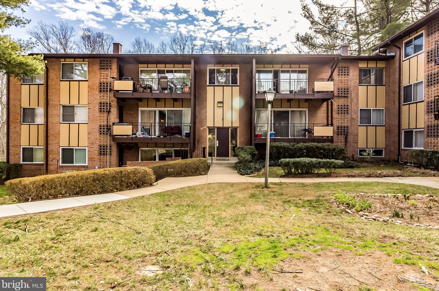 10165 Mosby Woods Dr #213, Fairfax, VA 22030