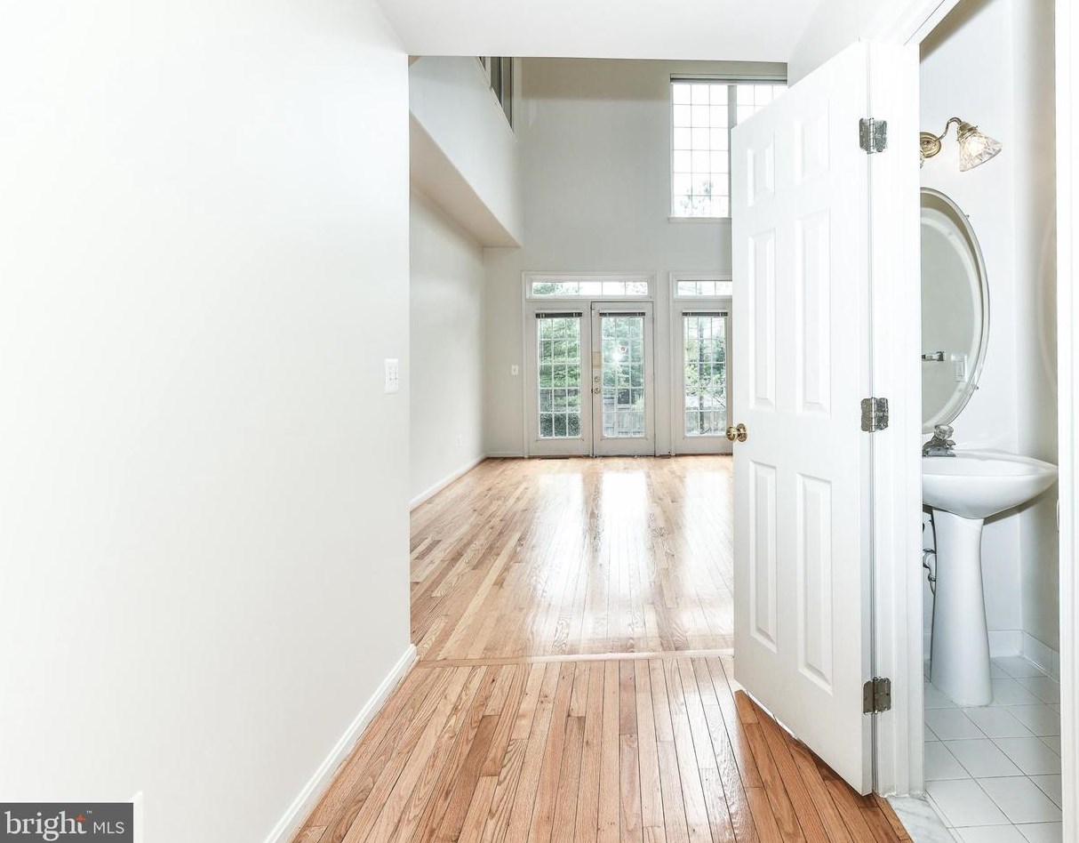 9804 Bolton Village Ct, Fairfax, VA 22032