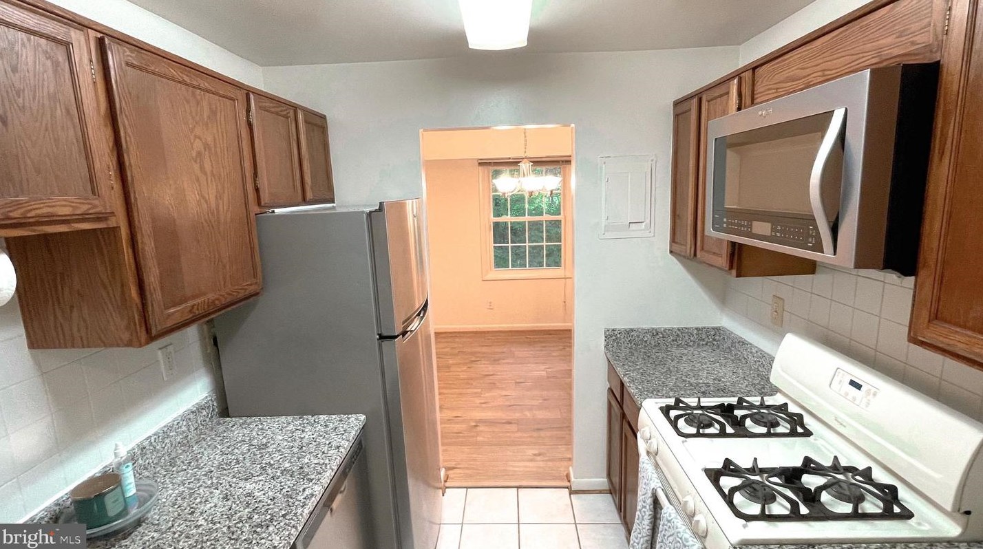 3814 Lyndhurst Dr #102, Fairfax, VA 22031