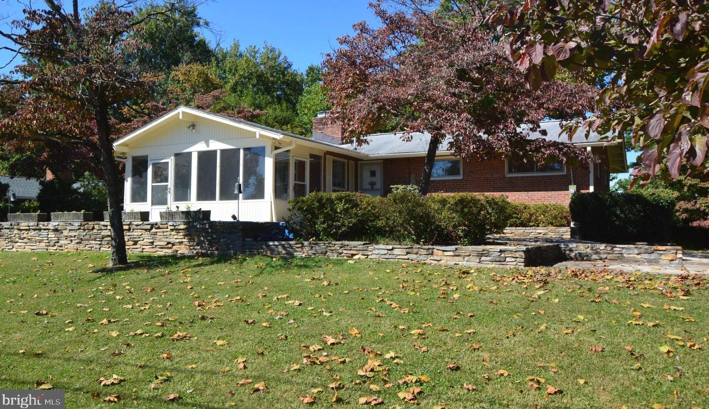 3517 Old Post Rd, Fairfax, VA 22030-2024