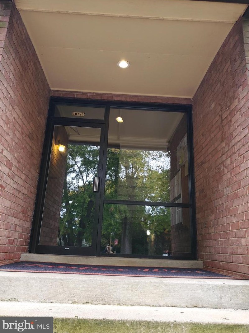 10721 West Dr #202, Fairfax, VA 22030