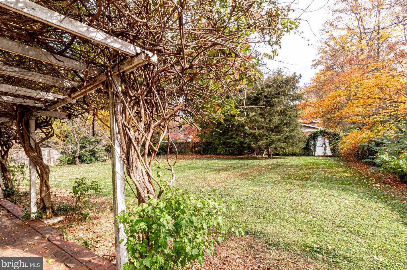 4249 Berritt St, Fairfax, VA 22030-3546