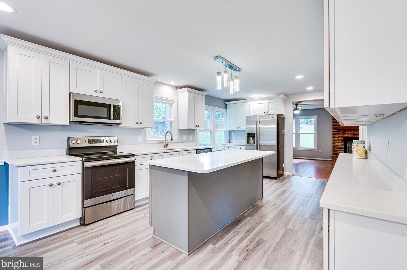 3518 Cobb Dr, Fairfax, VA 22030-2940
