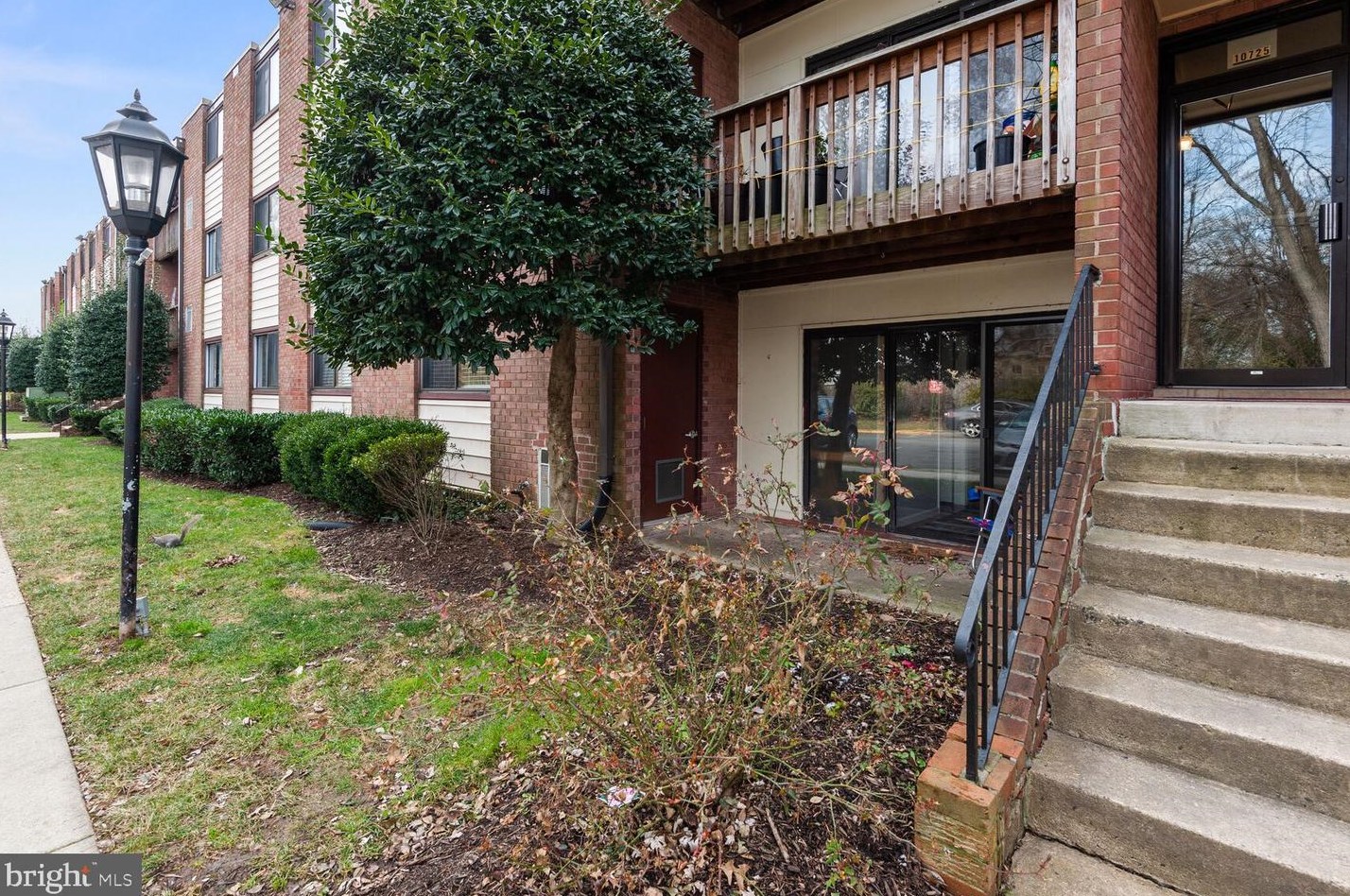 10725 West Dr #101, Fairfax, VA 22030