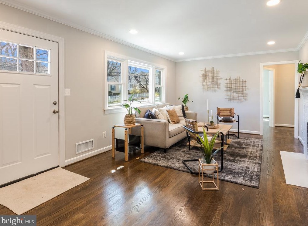 10126 Dwight Ave, Fairfax VA  22032-1034 exterior